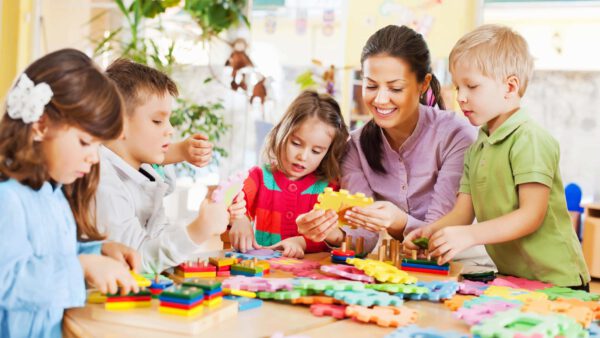 kinder lernen zusammen